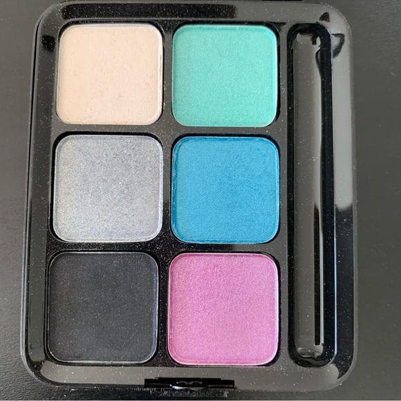 MAC graphic garden eyeshadow palette - Picture 3 of 5